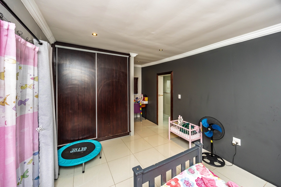 To Let 5 Bedroom Property for Rent in Cove Rock Eastern Cape